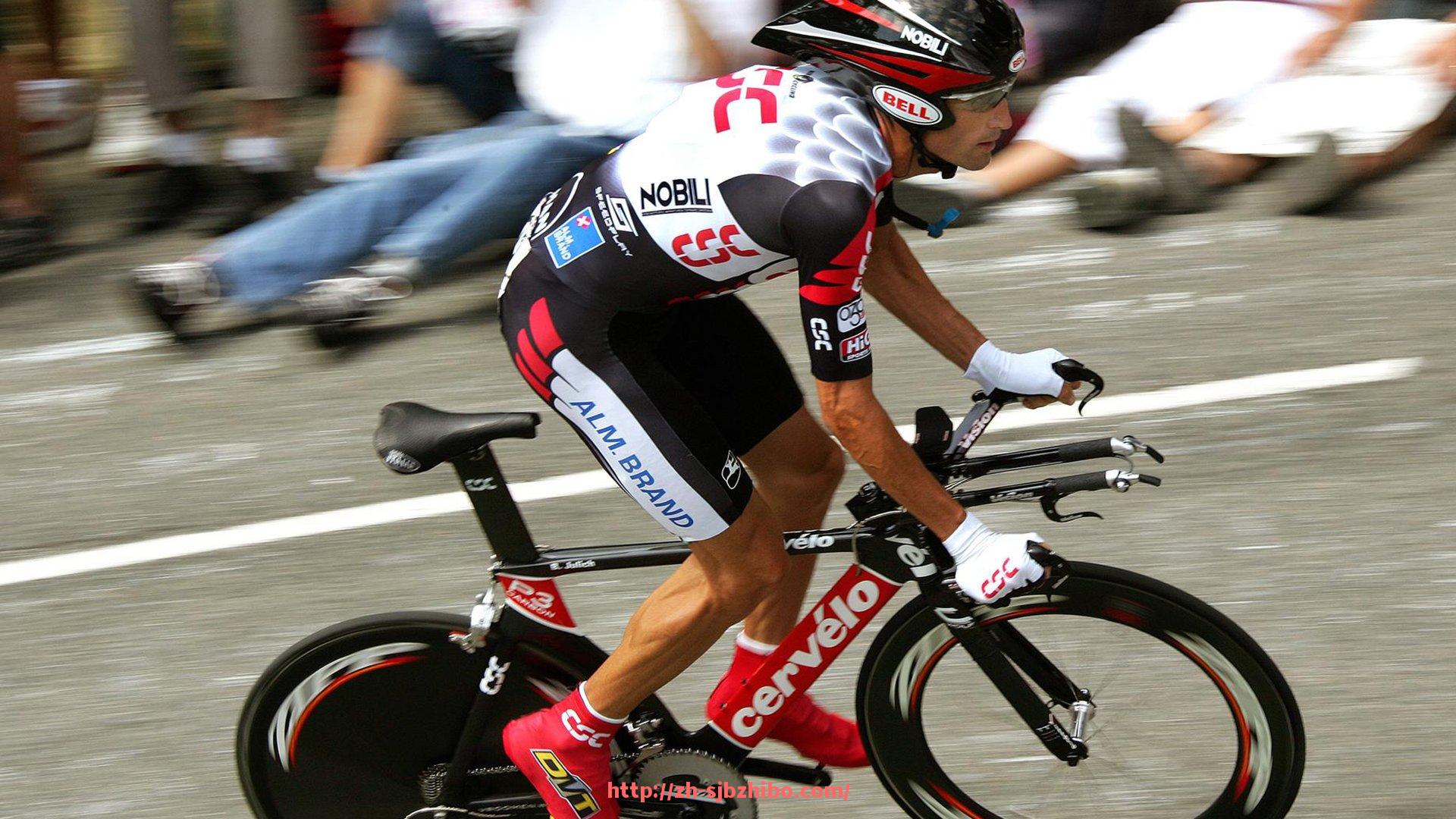 世俱杯直播-皇马欧冠颁奖视频集锦：捧杯时刻与球员庆祝画面